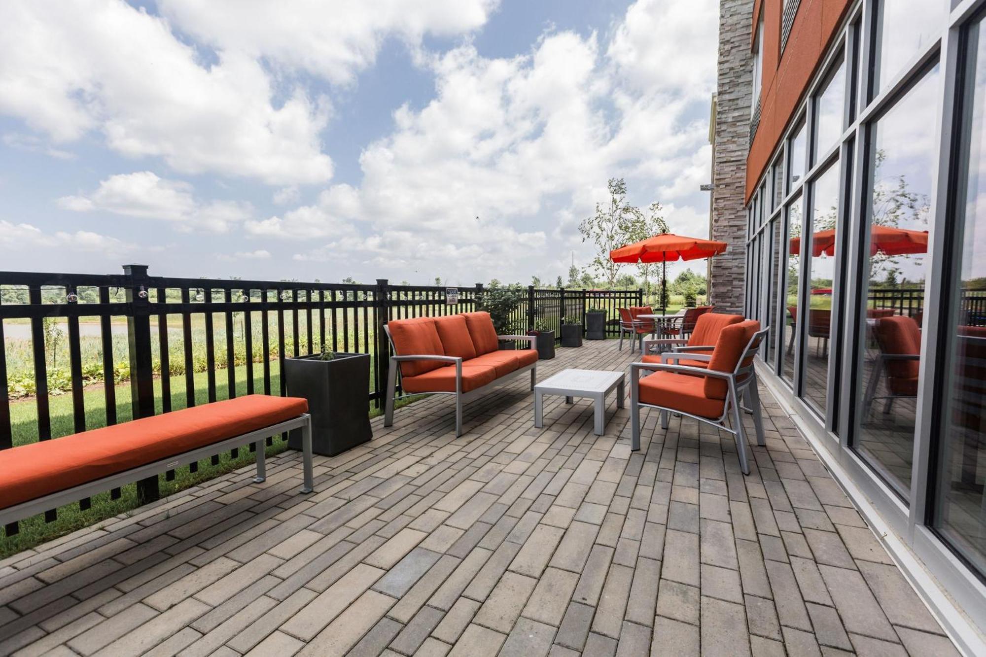 Holiday Inn Express & Suites - Welland Exterior foto